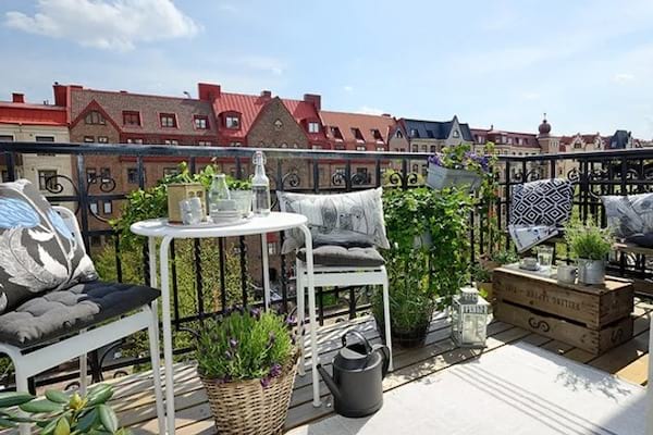 Petite terrasse décorée 