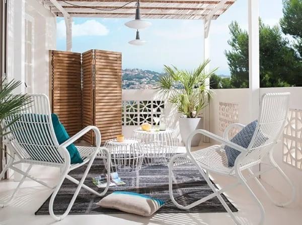 Éclairage en suspension sur terrasse 