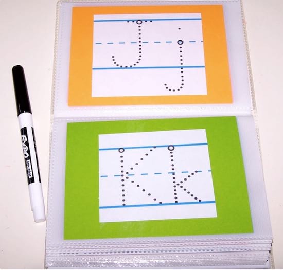 un album photo transformé en cahier d'exercice pratique effaçable