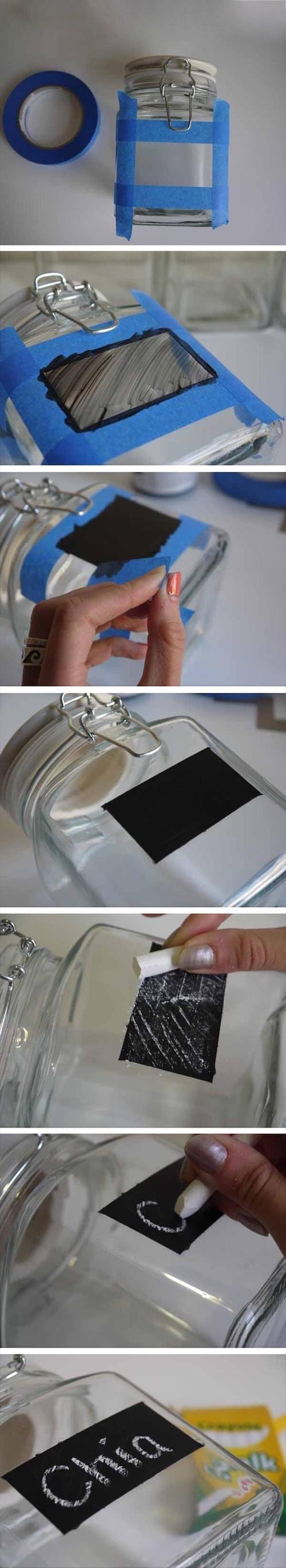 &Eacute;tiquette noire sur un bocal en verre vide 