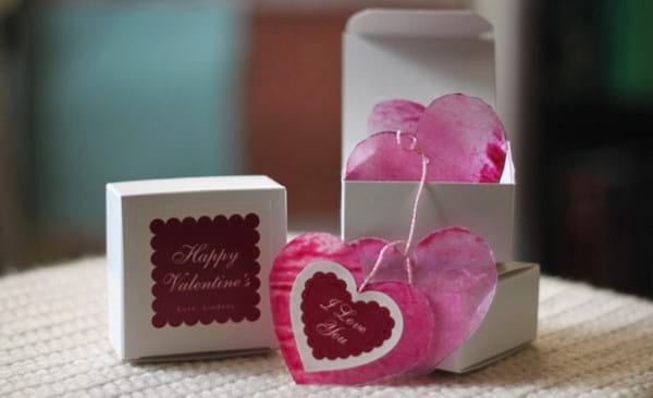 Guirlande de coeur en crayon de couleurs