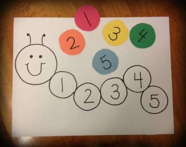Le jeu de la chenille pour apprendre à compter jusqu'à 5