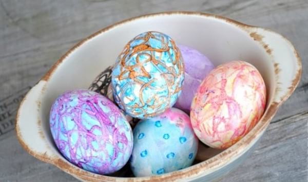 Oeufs de pâques colorés