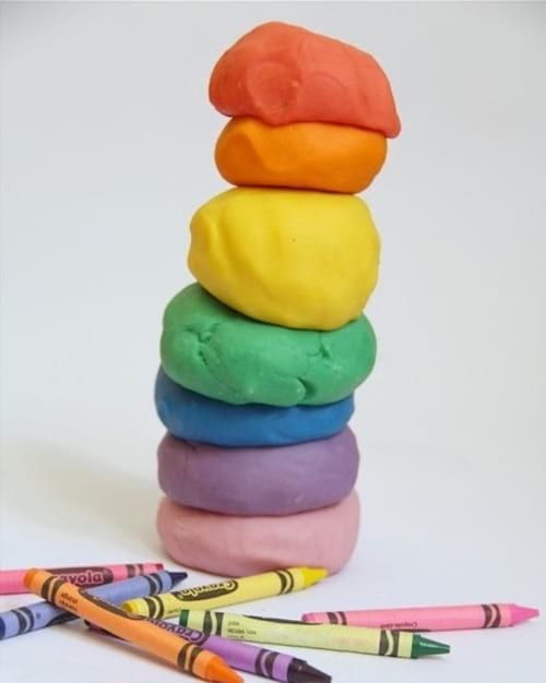 Pâte à modeler en couleurs 