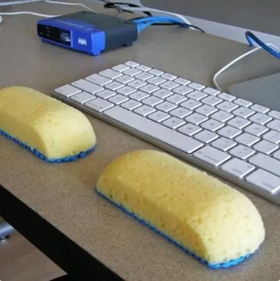 Des brosses épaisses pour laver les voitures pour faire des repose-poignets