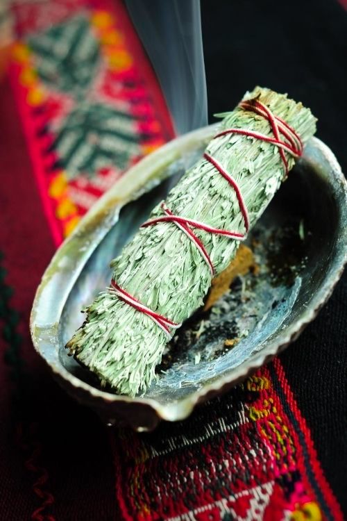 Faire Brûler de la Sauge 11 Bienfaits Incroyables Sur la Santé.