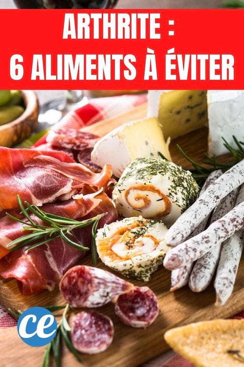 Du saucisson, de la charcuterie et du fromage sur un plateau sont des aliments à éviter pour l'arthrite