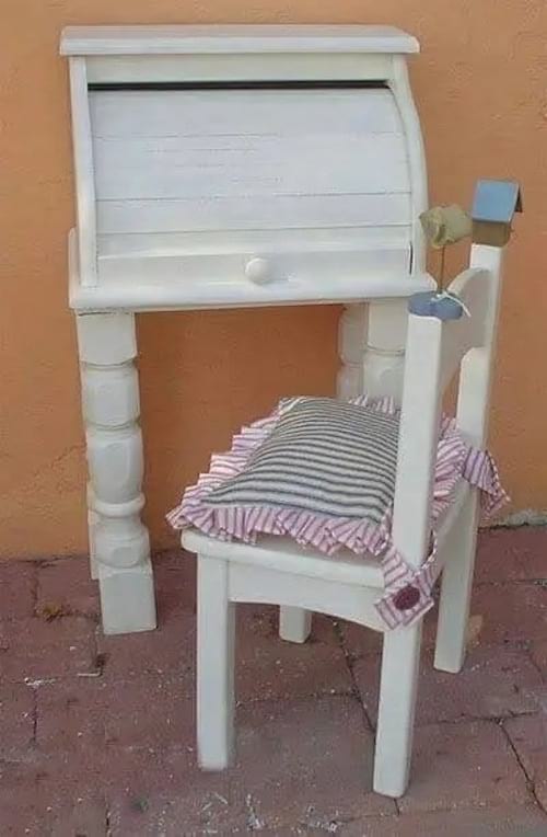 Bureau blanc pour petits enfants
