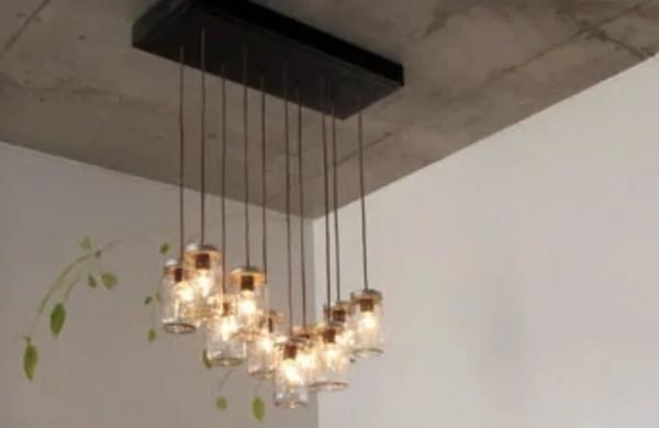 Chandelier avec plusieurs bocaux suspendue