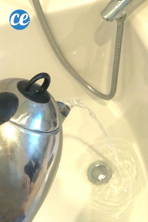 Réchauffer l'eau du bain avec une bouilloire