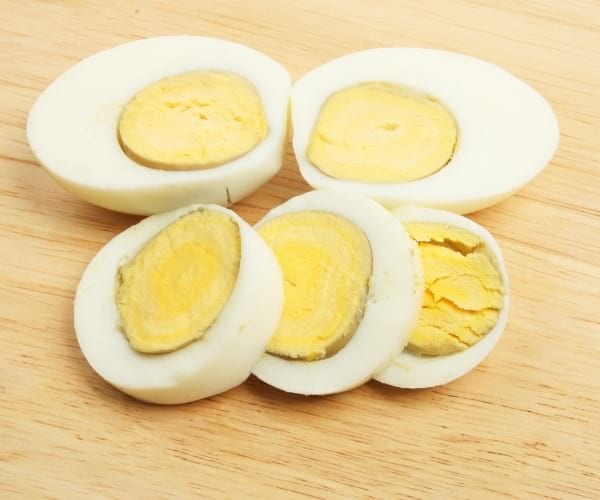 oeuf dur coupé en rondelles