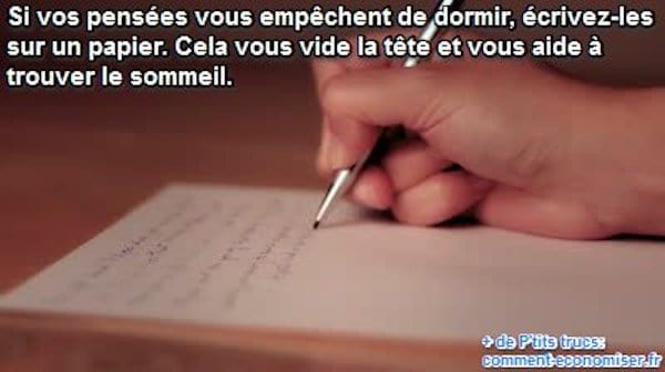 écrire ses pensées sur une feuille pour mieux dormir