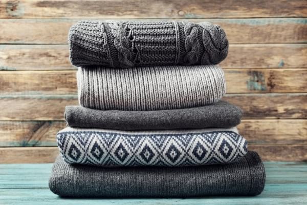 comment nettoyer les vêtements d'hiver et les pulls en laine