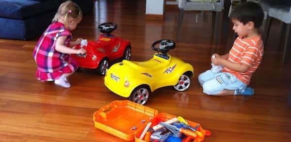 Voici les choses qu'il faut toujours garder dans votre voiture pour votre l'entretien et les réparations.