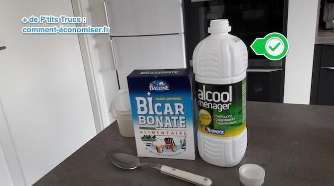 Du bicarbonate et de l'alcool ménager pour nettoyer le frigo