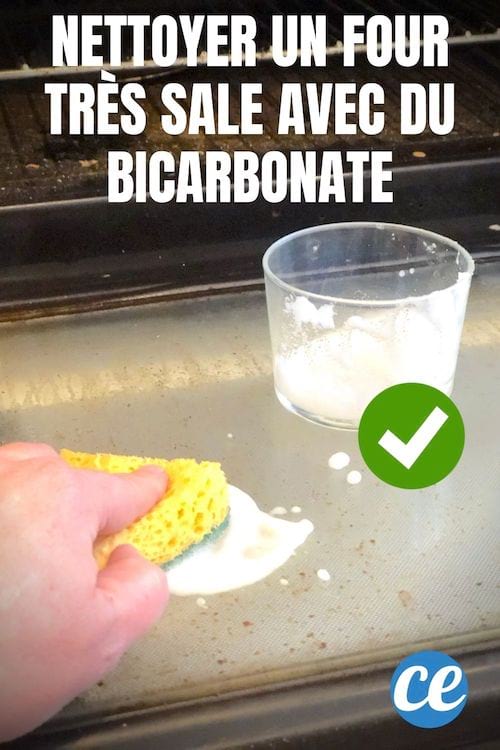 Une crème nettoyante au bicarbonate de soude pour nettoyer un four très sale
