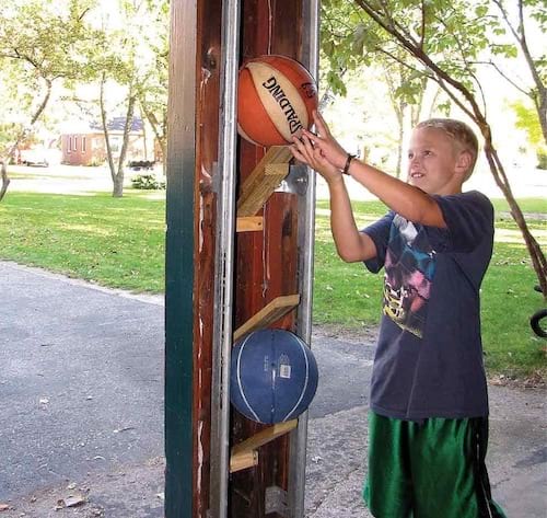 Espace de rangement pour ballons de basket 