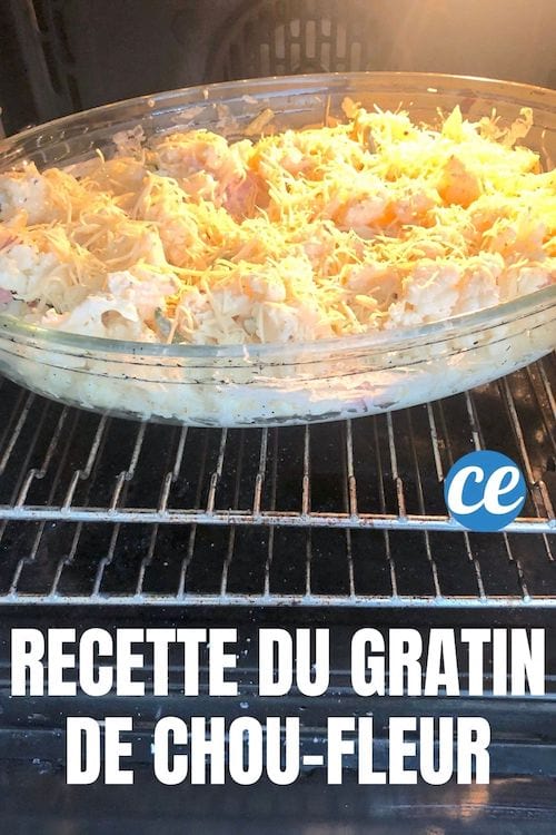 un gratin de chou-fleur en train de cuire dans un four