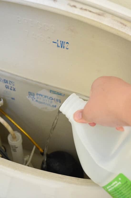 Pourquoi remplir votre reservoir de vinaigre blanc ?