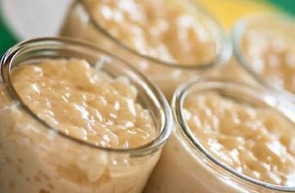 des ramequins de riz au lait préparé au micro-ondes