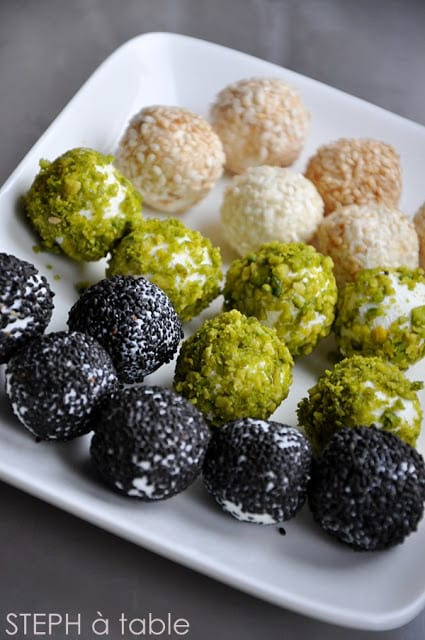 Boules de fromage de chèvre pour l'apéritif de Noël