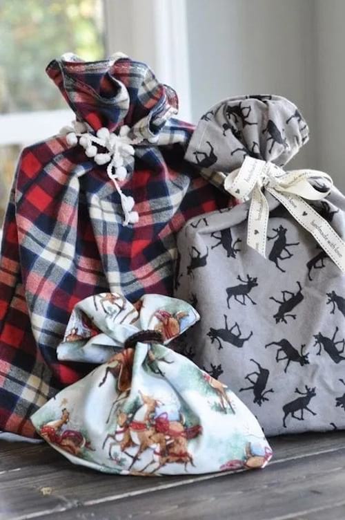 Emballage cadeaux dans différents sac