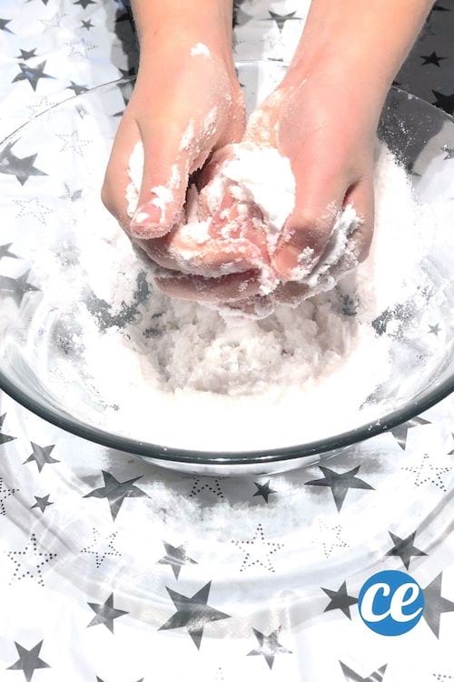 de la neige artificielle prête en 1 min avec du bicarbonate et de la mousse