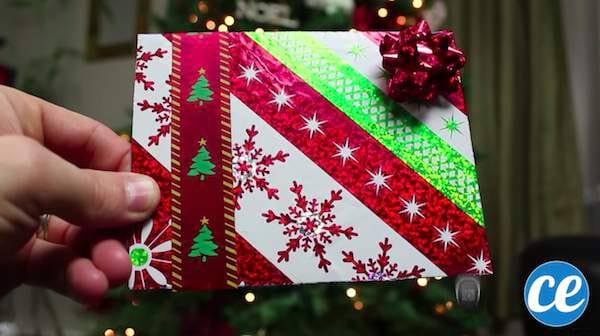 L’astuce de Noël pour recycler les rubans et papiers cadeaux en cartes de remerciement.
