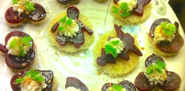 Toast de betterave chèvre et miel pour l'apéro de Noël