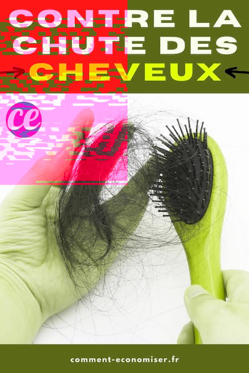 Une brosse et une main plein de cheveux tomb&eacute;s