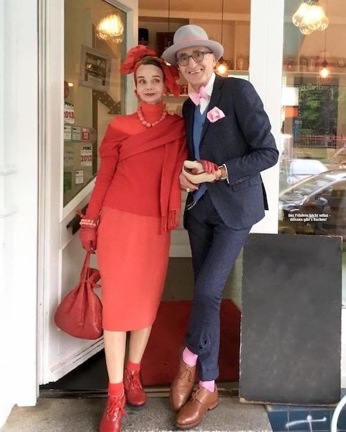 Couple allemand devant une boulangerie 