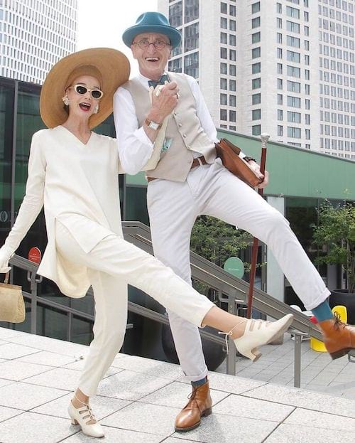 Couple allemand habillé en blanc 