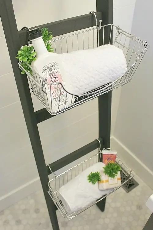 Panier de rangement pour ustensiles de douche