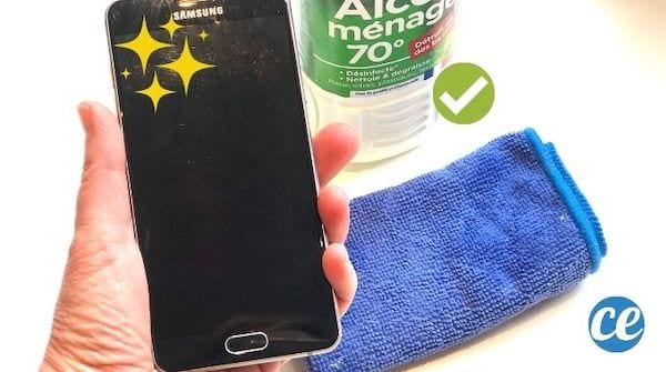 Un smartphone propre après avoir été nettoyé avec de l'alcool ménager