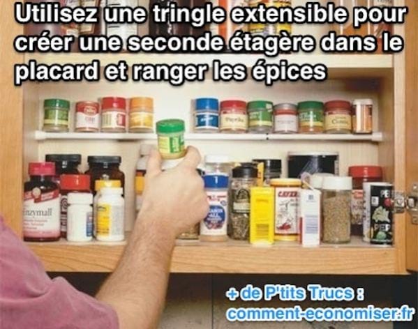 Un rangement pour épices dans la cuisine