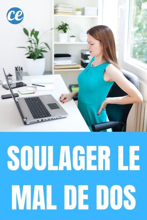 jeune femme qui a mal au dos devant l'ordinateur