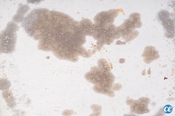 tache de gras sur une nappe blanche, comment faire