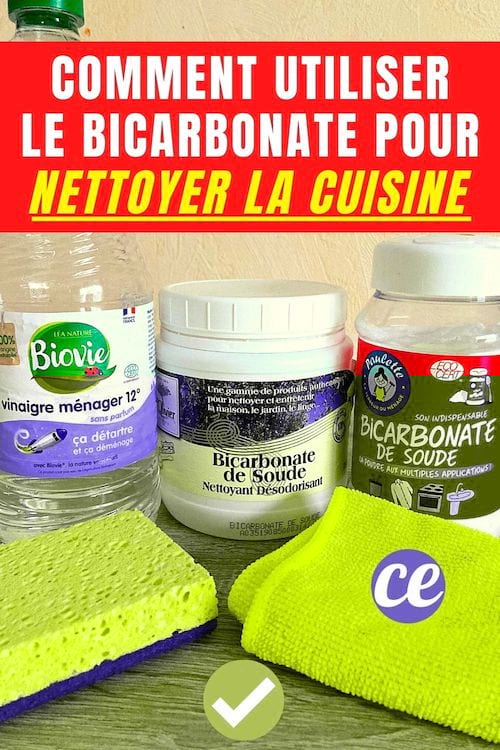 Des boîtes de bicarbonate avec une éponge et un chiffon microfibre vert