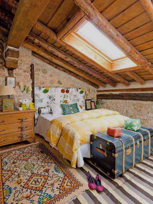 Chambre avec un mur penché 