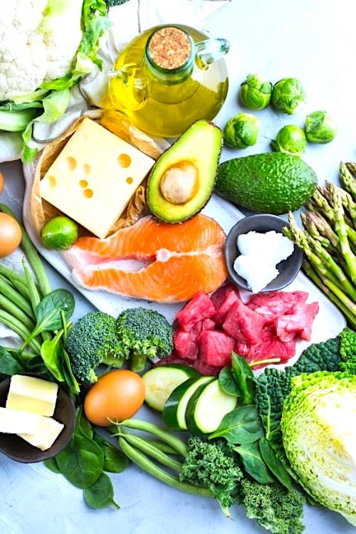 Pour perdre du poids rapidement, mangez plus de protéines, de lipides et de légumes-feuilles.