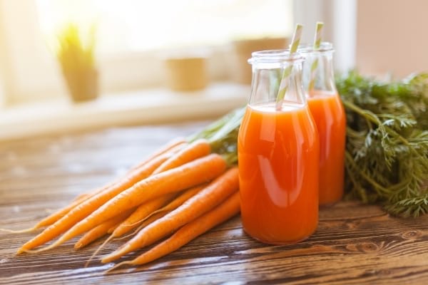 jus de carotte frais pour colorer les cheveux