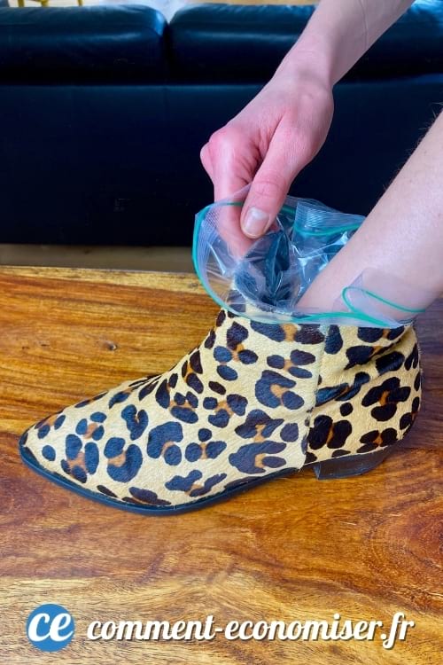 L'astuce magique pour agrandir les chaussures trop petites avec de l'eau et des sacs congélation.