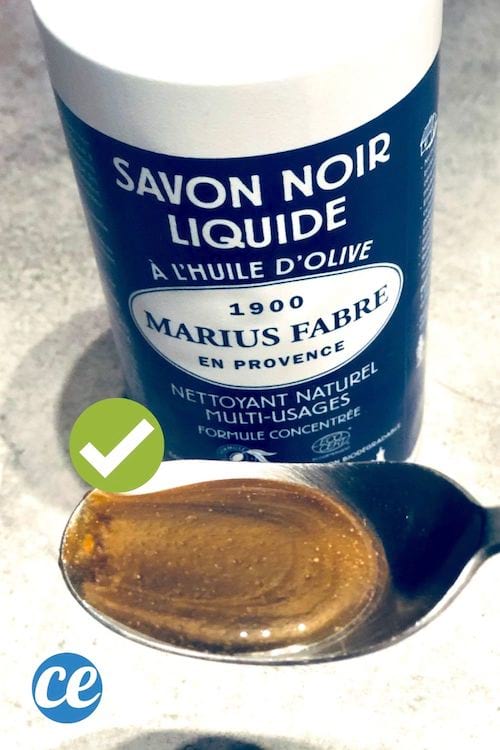 Du savoir noir liquide pour nettoyer les sols