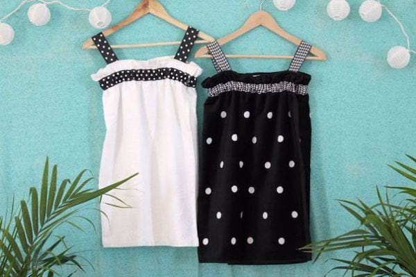 Deux peignoir avec des serviettes 