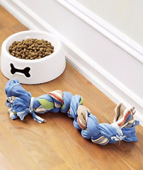 Torchon comme jouet pour chien avec une serviette 