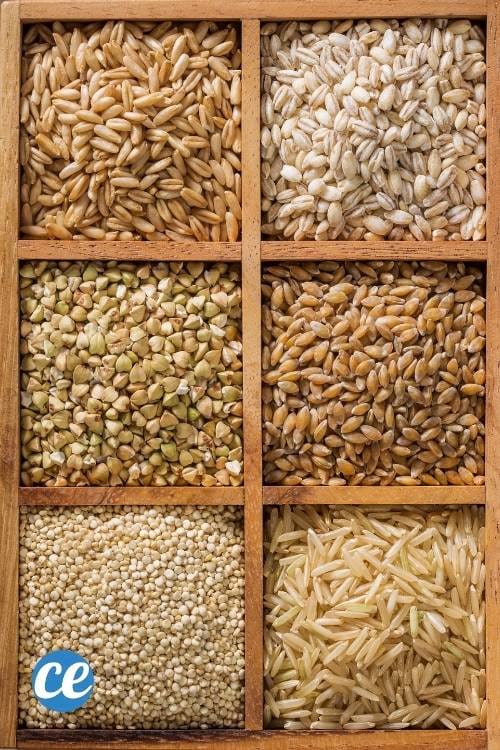 Plusieurs types de céréales complètes dans des casiers en bois. Parfait pour perdre du poids avec un régime minceur.