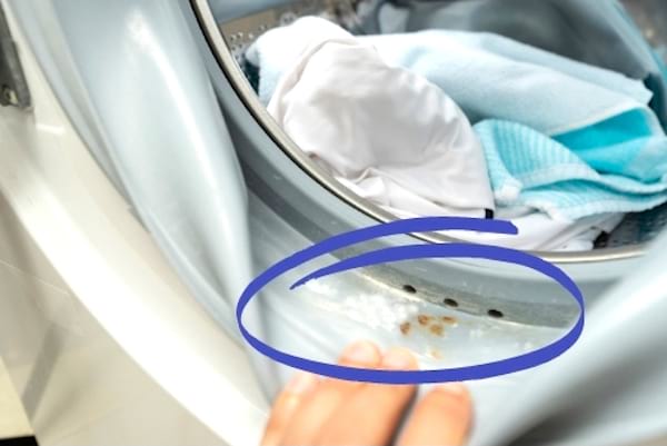La lessive en poudre laisse des dépôts dans votre lave-linge.
