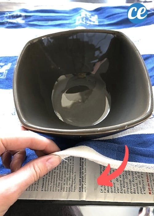 papier journal sous la nappe