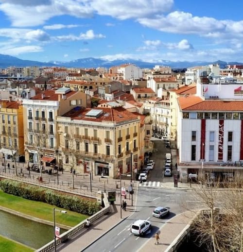 La ville de Perpignan vu de haut avec la rivière