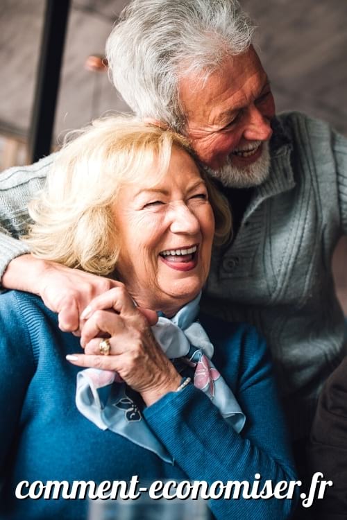 Un couple avec une dame et une monsieur vieux avec des cheveux blancs